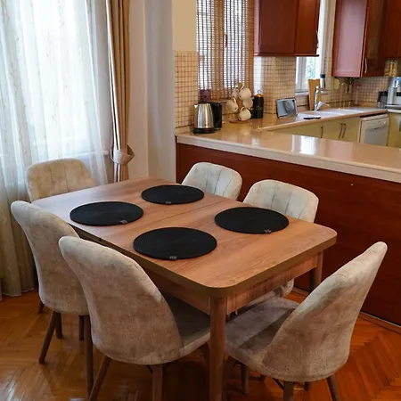 Chic And Spacious 2-bed Flat In Cihangir