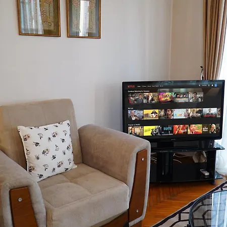 Chic And Spacious 2-bed Flat In Cihangir Apartmán