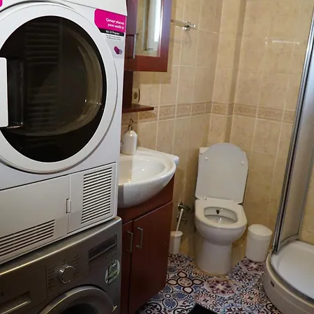 Chic And Spacious 2-bed Flat In Cihangir * Κωνσταντινούπολη